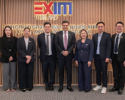 คณะผู้บริหาร EXIM BANK และ Barclays ร่วมถ่ายภาพที่ EXIM BANK สำนักงานใหญ่